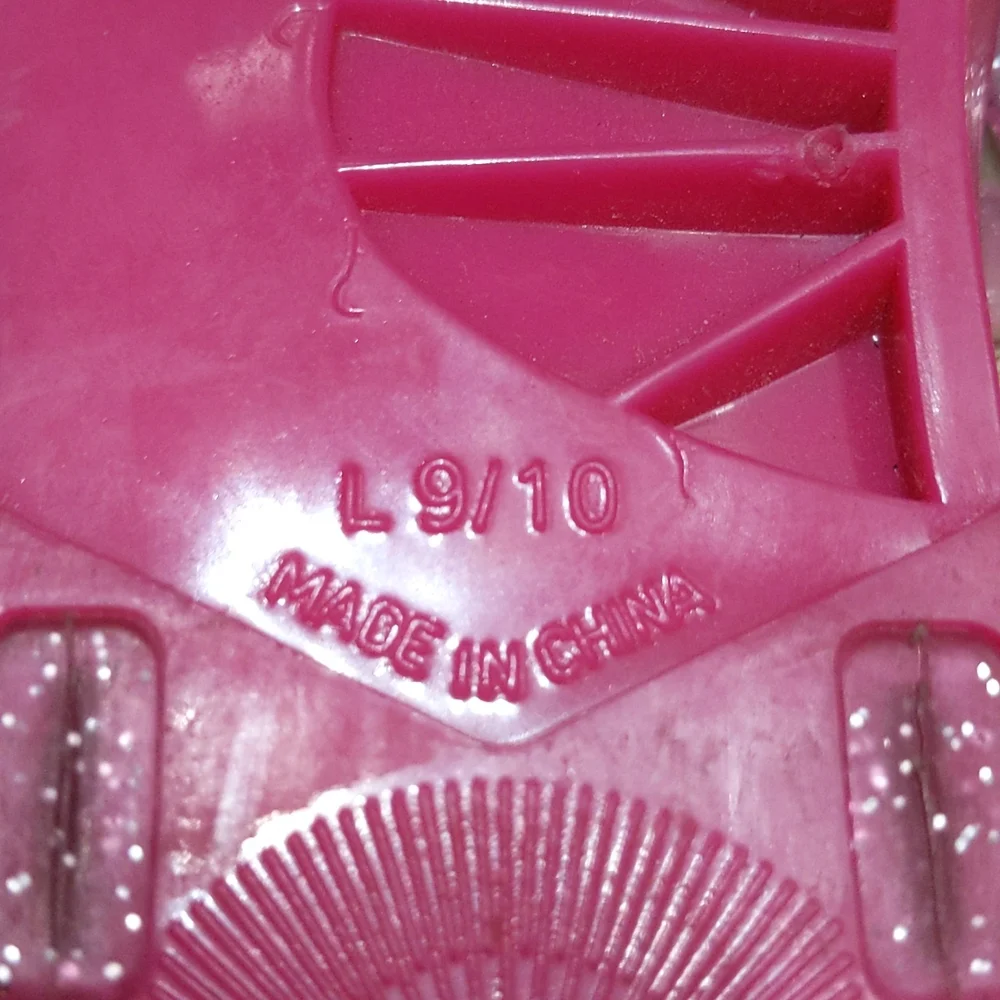 Adorable Hello Kitty Sandles little girls large 9/10 - Picture 3 of 4